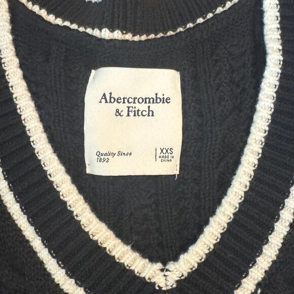 Abercrombie Cropped V-Neck Sweater Vest | Black - Picture 3 of 4